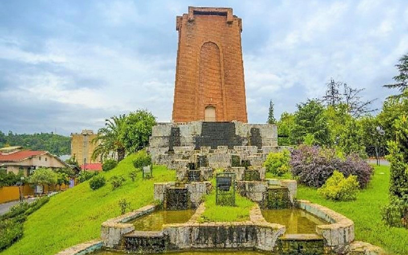 قطار لاهیجان تا بام سبز